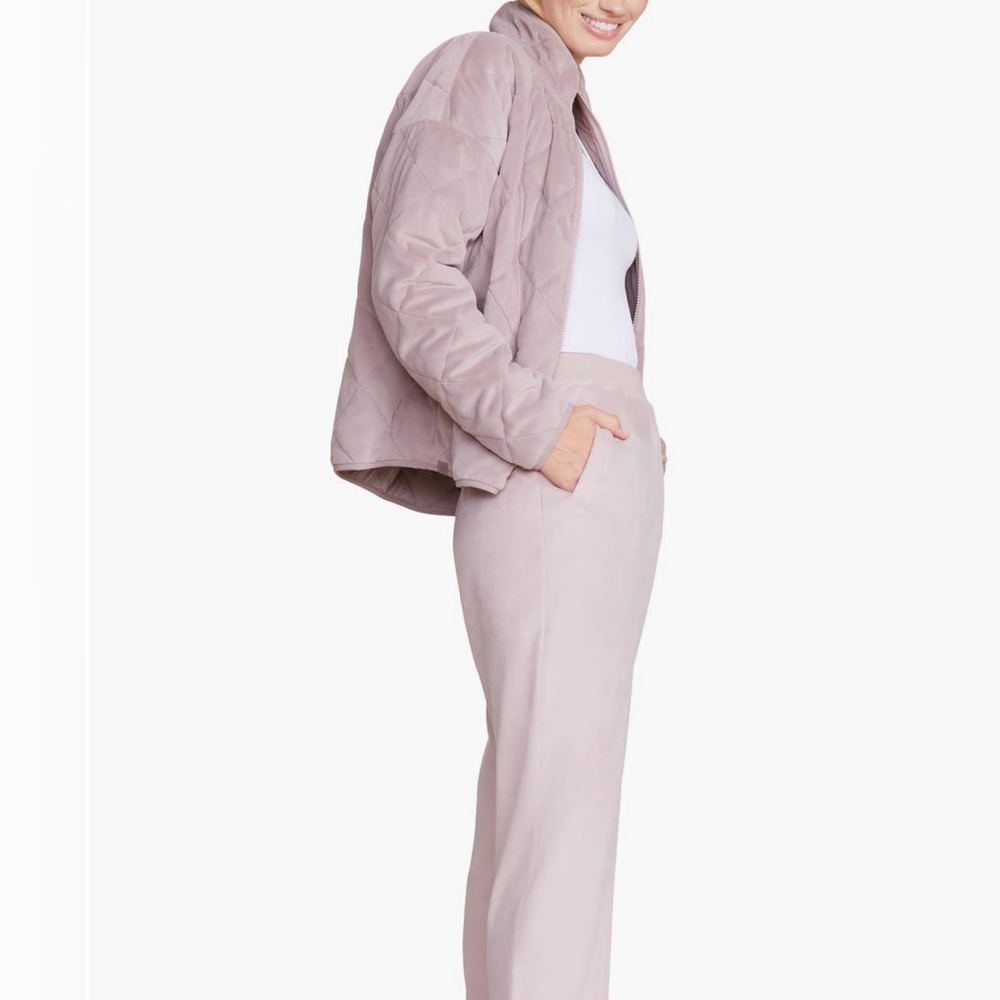 NEW Barefoot Dreams LuxeChic Quilted Velvour Jacket in Deep Taupe - Picture 4 of 10
